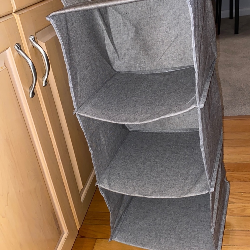 Hanging closet‎ storage